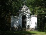 Cerkiew w Uniejowie, kaplica grobowa rodziny Tollów (zwana "cerkiewką")