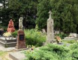 Kazimierz Dolny - Nowsza część cmentarza na Wietrznej Górze. Widoczny nagrobek panny Hoch