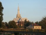 Kościół św. Marii Magdaleny w Chorzowie Starym od strony cmentarza