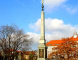 Legnica, plac Orląt Lwowskich, pomnik upamiętniający Jubileusz Roku 2000 i 760-lecie bitwy pod Legnicą