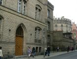 Sąd ,oraz więzienie z zachowanymi starymi murami