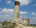 Cylindryczna wieża olsztyńskiego zamku z bliska